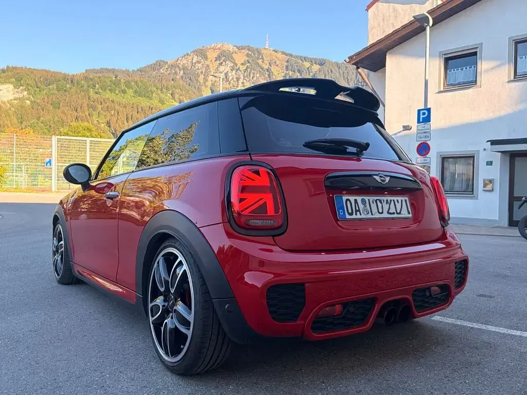 Używany Mini John Cooper Works 231 KM (169 kW) 2017 Czerwony Hatchback