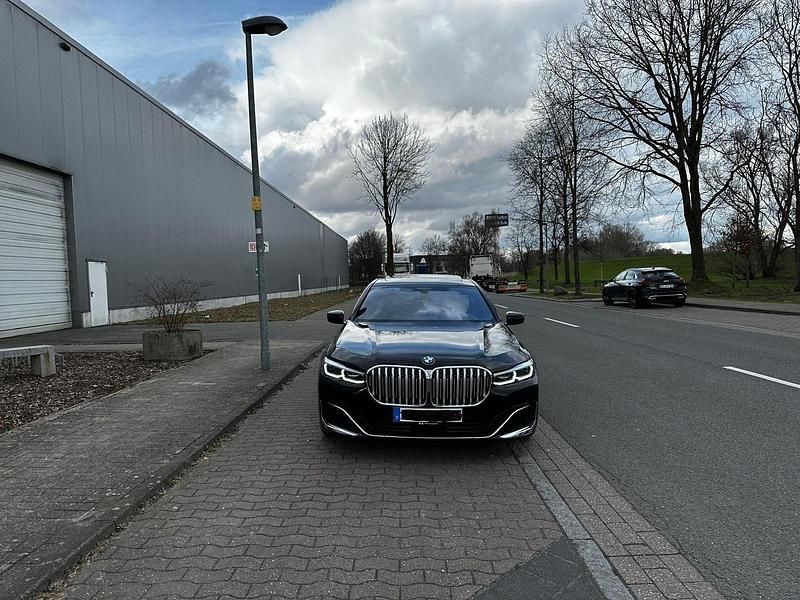 Schwarz Gebraucht 2021 BMW 730 Limousine | 44.500 € (Superpreis) - Bild 1/4