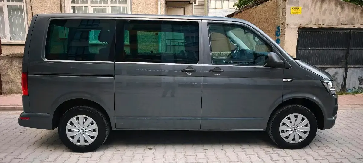 Gebraucht VW Multivan 150 PS (110 kW) 2016 Grau Van / Kleinbus