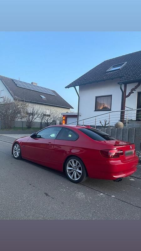 Gebraucht BMW 330 231 PS (169 kW) 2007 Rot Coupé