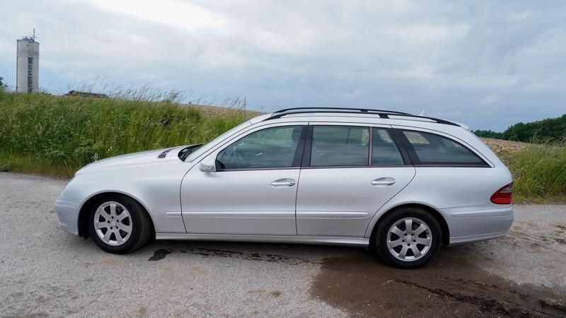Silber Gebraucht 2008 Mercedes 220 Kombi | 3.000 € - Bild 1/4