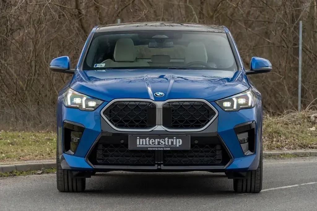Gebraucht BMW X2 M Sport 163 PS (119 kW) 2026 Blau SUV