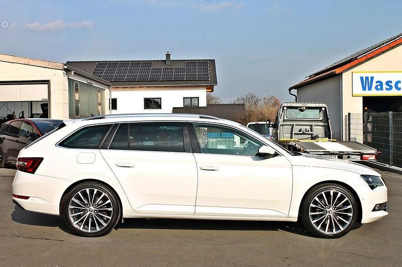 Gebraucht Skoda Superb LAURIN & KLEMENT 190 PS (139 kW) 2016 Weiß Kombi
