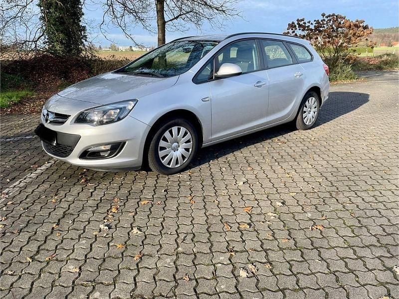Gebraucht 2012 Opel Astra Design Edition Kombi | 5.500 € (Etwas zu teuer) - Bild 1/4
