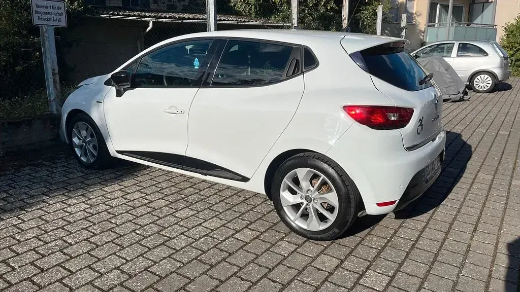 Gebraucht Renault Clio 118 PS (86 kW) 2017 Weiß Limousine