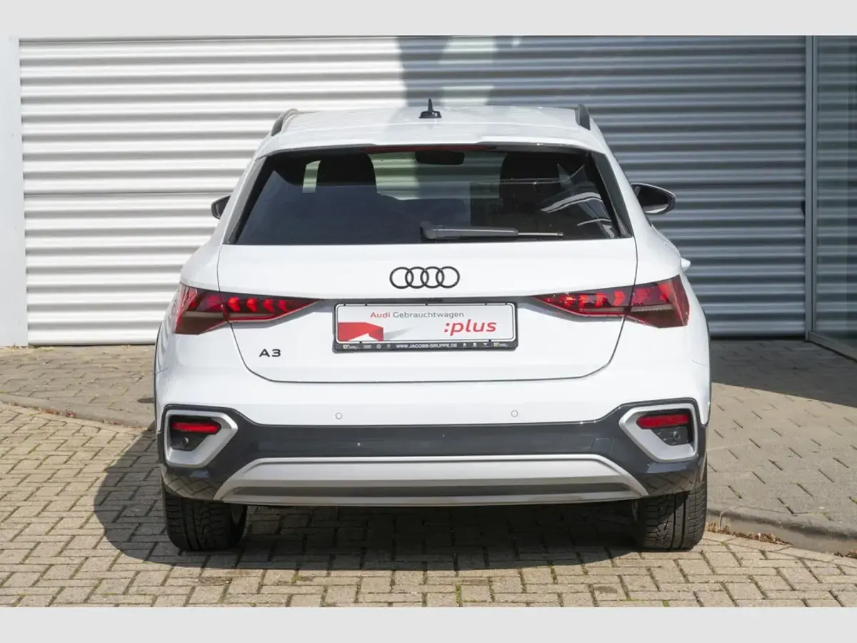 Gebraucht Audi A3 e-tron Ambiente 204 PS (150 kW) 2025 Gletscherweiß metallic Kleinwagen