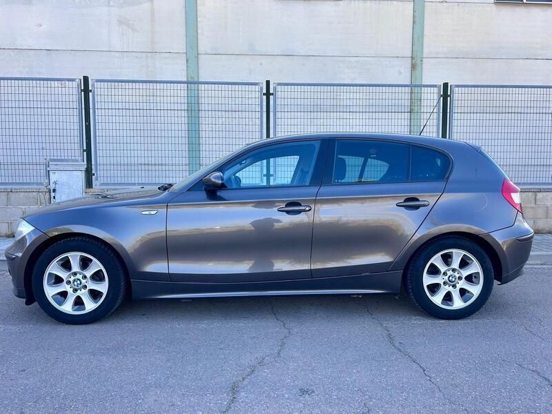 Braun Gebraucht 2007 BMW 118 Kleinwagen | 3.200 € (Fairer Preis) - Bild 1/4