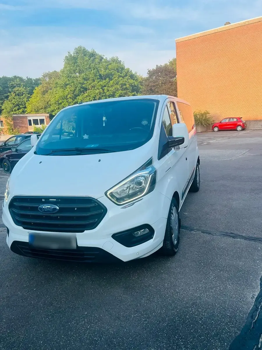 Gebraucht Ford Tourneo 105 PS (77 kW) 2018 Weiß Van / Kleinbus