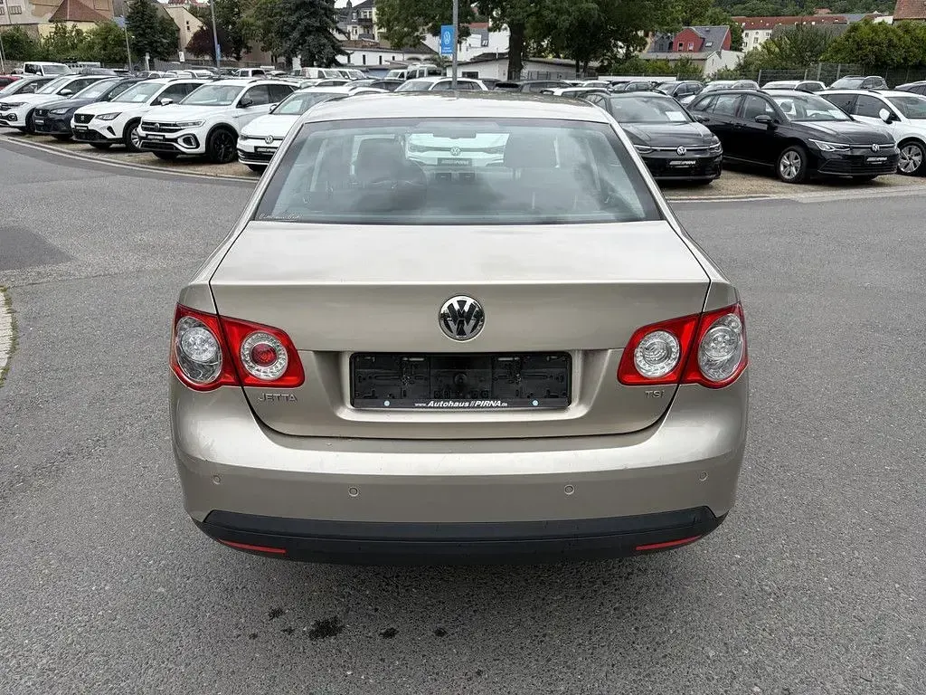 Gebraucht VW Jetta Comfortline 140 PS (102 kW) 2008 Beige Limousine