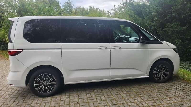 Weiß Gebraucht 2023 VW T7 Basis Van | 43.900 € (Superpreis) - Bild 1/4