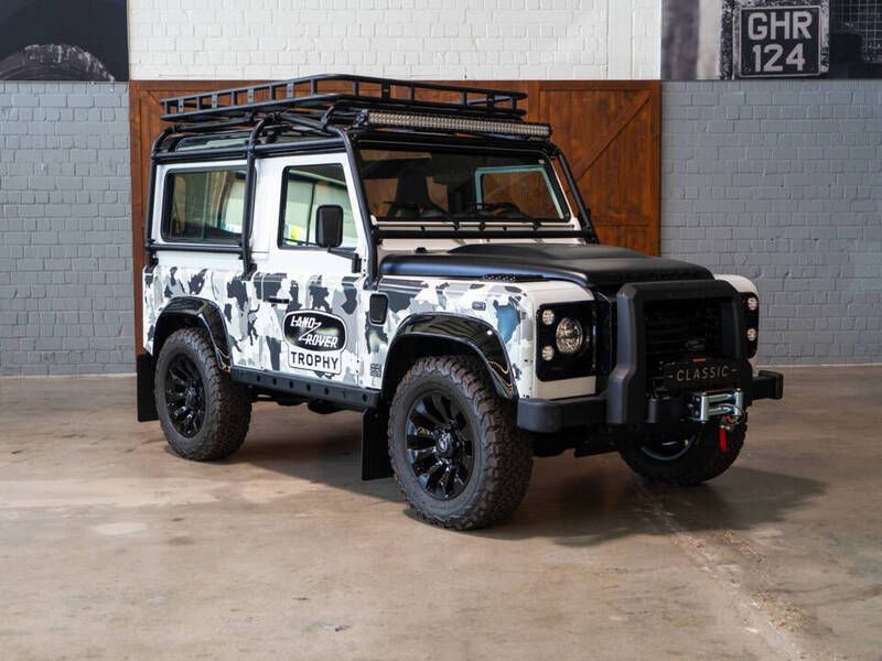 Weiß Gebraucht 2012 Land Rover Defender SUV | 329.900 € - Bild 1/4