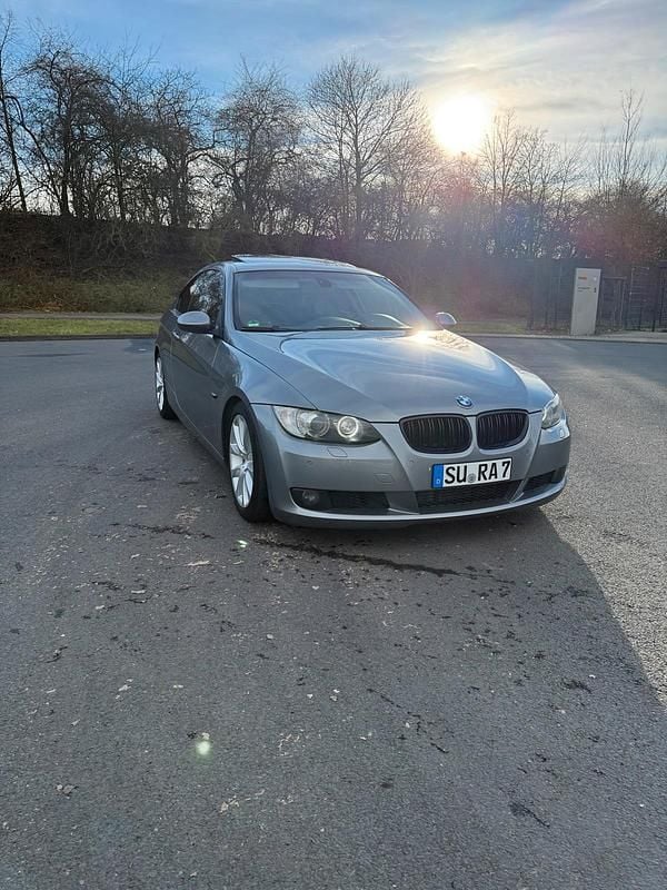 Gebraucht BMW 330 231 PS (169 kW) 2008 Grau Coupé