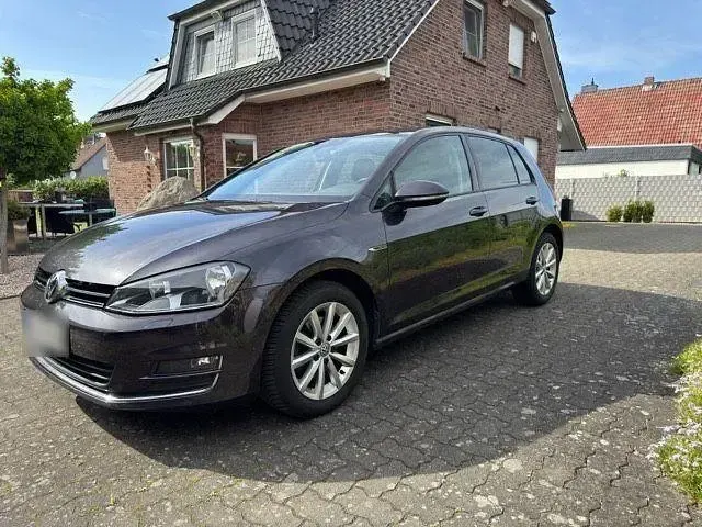 Gebraucht VW Golf VII LOUNGE 110 PS (80 kW) 2015 Grau Limousine