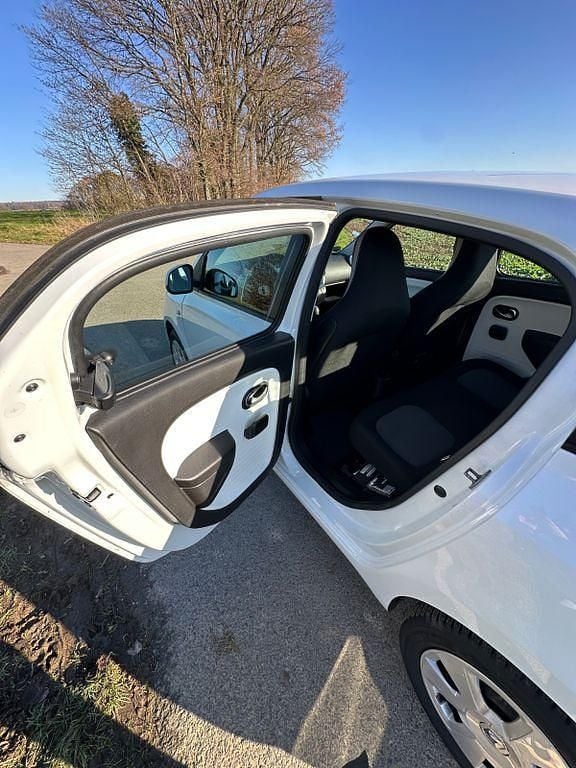 Gebraucht Renault Twingo Experience 70 PS (51 kW) 2016 Weiß Kleinwagen