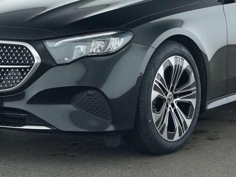 Gebraucht Mercedes E220 Avantgarde 197 PS (144 kW) 2025 Lack obsidianschwarz Kombi