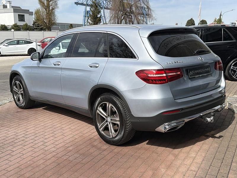 Gebraucht Mercedes GLC250 204 PS (150 kW) 2016 Silber diamantsilber  metalliclack (metallic) SUV