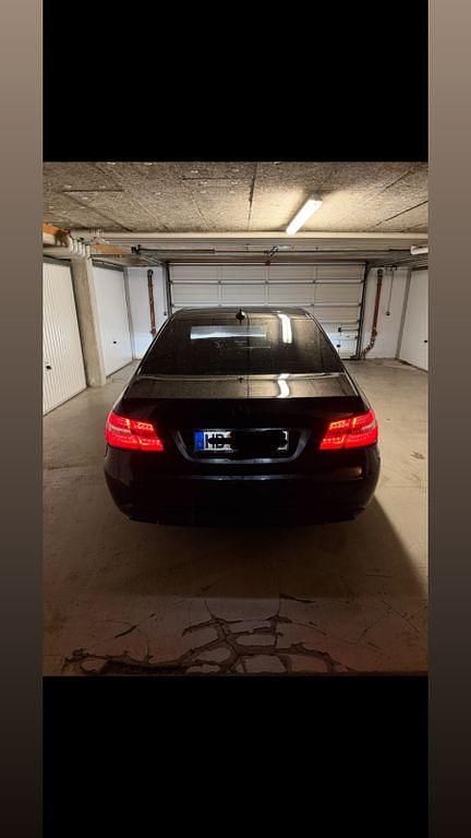 Gebraucht Mercedes E350 AMG 265 PS (194 kW) 2012 Schwarz Limousine