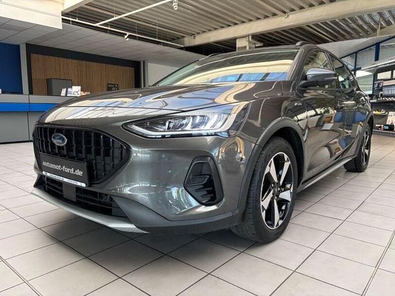 Magneticgrau (metallic) Gebraucht 2022 Ford Focus Active Limousine | 21.490 € (Fairer Preis) - Bild 1/4