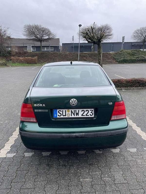 Second-hand VW Bora 101 CP (74 kW) 1999 Verde Berlinǎ