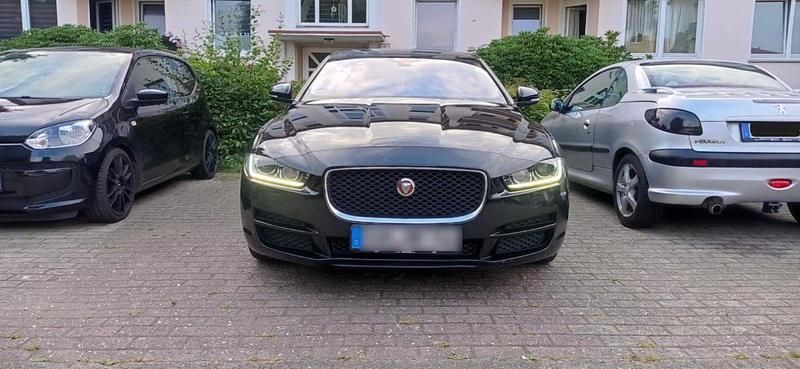 Schwarz Gebraucht 2015 Jaguar XE Limousine | 9.900 € (Fairer Preis) - Bild 1/4