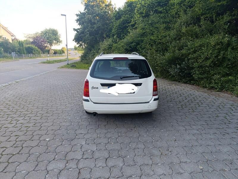 Grau Gebraucht 2003 Ford Focus Kombi | 980 € (Fairer Preis) - Bild 1/4
