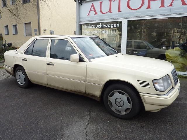 Gebraucht Mercedes E250 113 PS (83 kW) 1995 Beige Limousine
