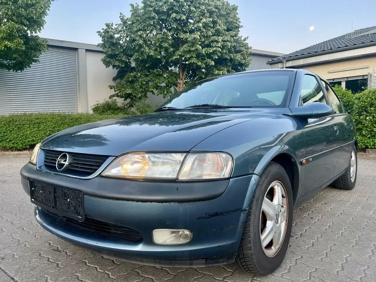 Gebraucht Opel Vectra 116 PS (85 kW) 1998 Blau Limousine