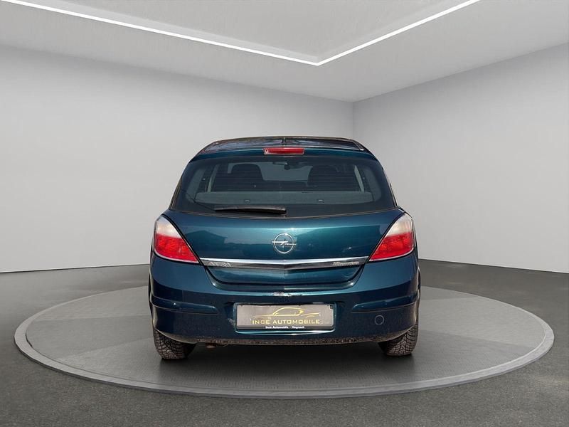 Gebraucht Opel Astra Edition 105 PS (77 kW) 2006 Grün Kleinwagen