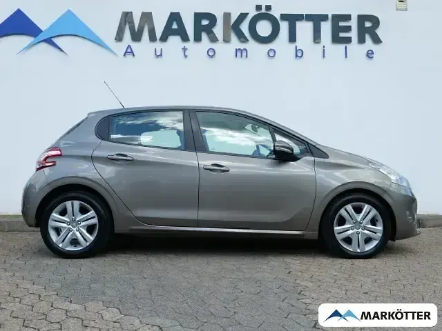 Gebraucht Peugeot 208 Active 95 PS (69 kW) 2012 Grau Kleinwagen