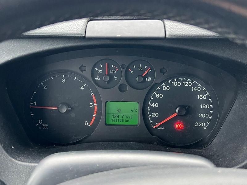 Gebraucht Ford Transit Nugget 140 PS (102 kW) 2012 Grau Van / Kleinbus