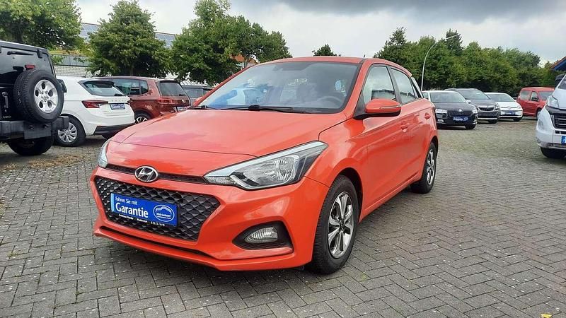 Rot Gebraucht 2018 Hyundai i20 Kleinwagen | 8.490 € (Guter Preis) - Bild 1/4