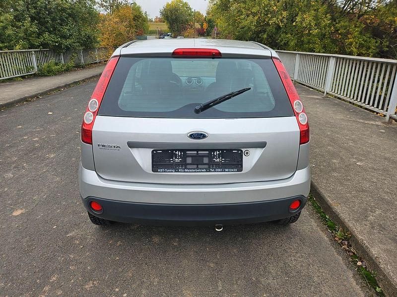 Gebraucht Ford Fiesta 69 PS (50 kW) 2006 Silber Limousine