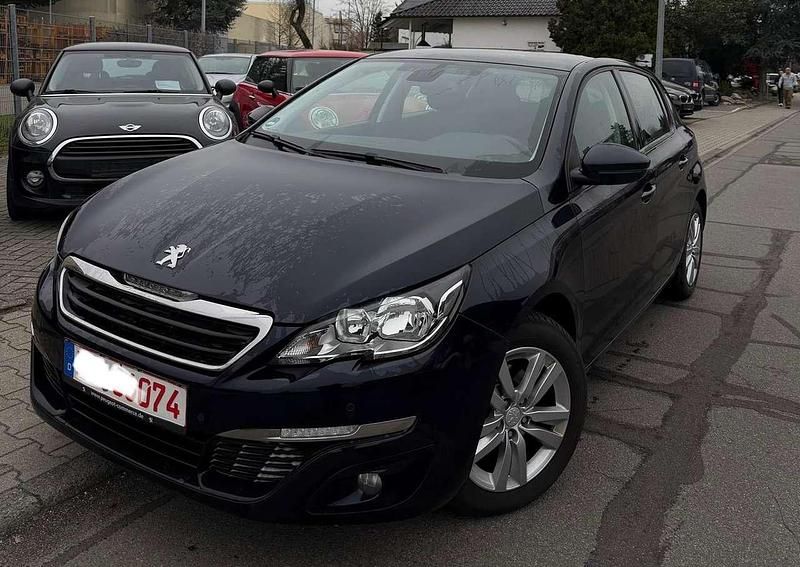 Gebraucht Peugeot 308 Active 131 PS (96 kW) 2014 Dark blue/metalliclackierung Limousine