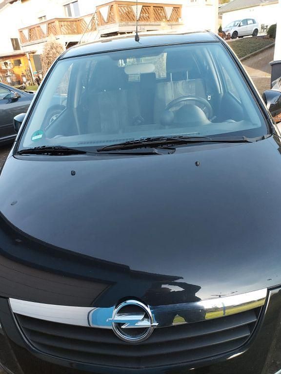 Gebraucht Opel Agila 68 PS (50 kW) 2012 Schwarz Kleinwagen