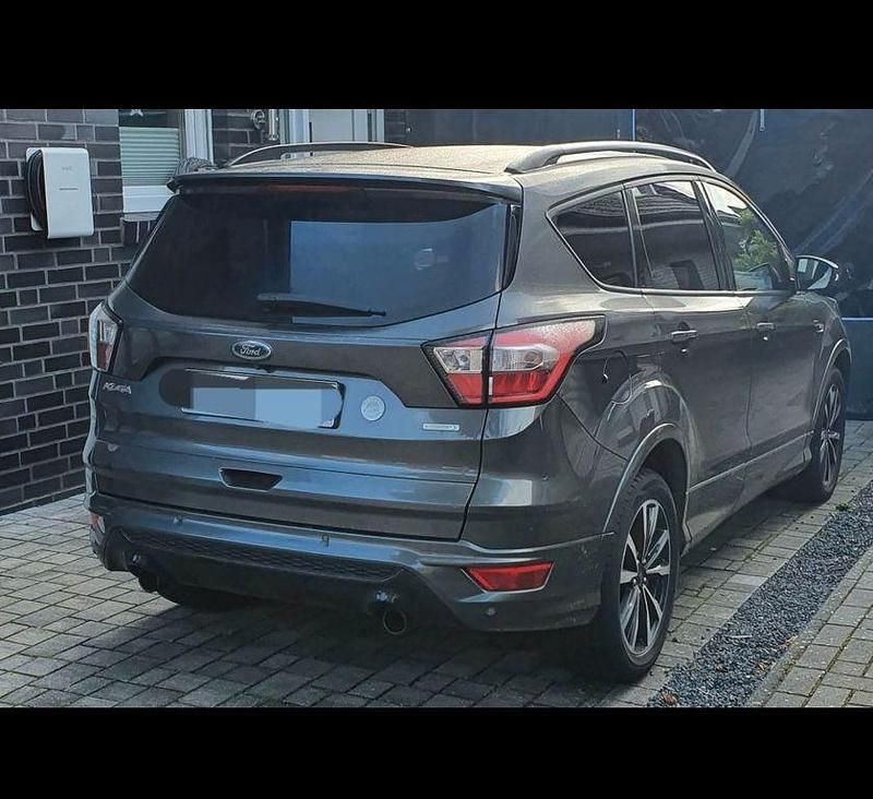Gebraucht Ford Kuga ST-Line 150 PS (110 kW) 2018 Grau SUV