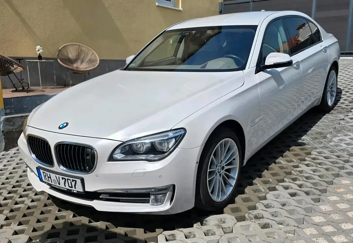 Gebraucht BMW 750L 381 PS (280 kW) 2013 Weiß Limousine