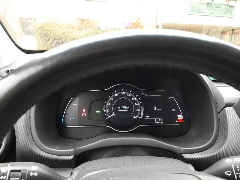Gebraucht Hyundai Kona 100 kW (136 PS) 2021 Rot SUV