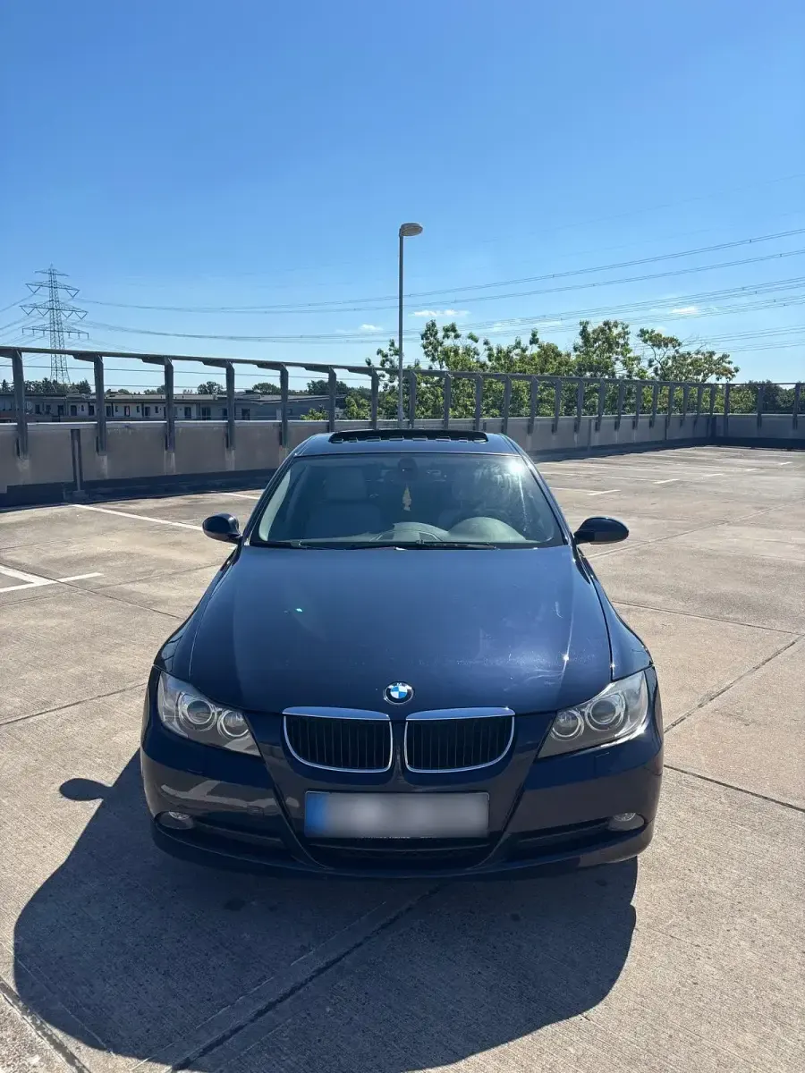 Gebraucht BMW 320 150 PS (110 kW) 2007 Blau Limousine