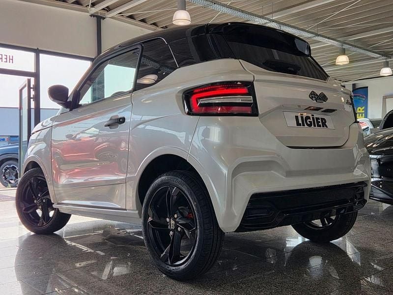 Ny Ligier JS50 2026 Vit Halvkombi