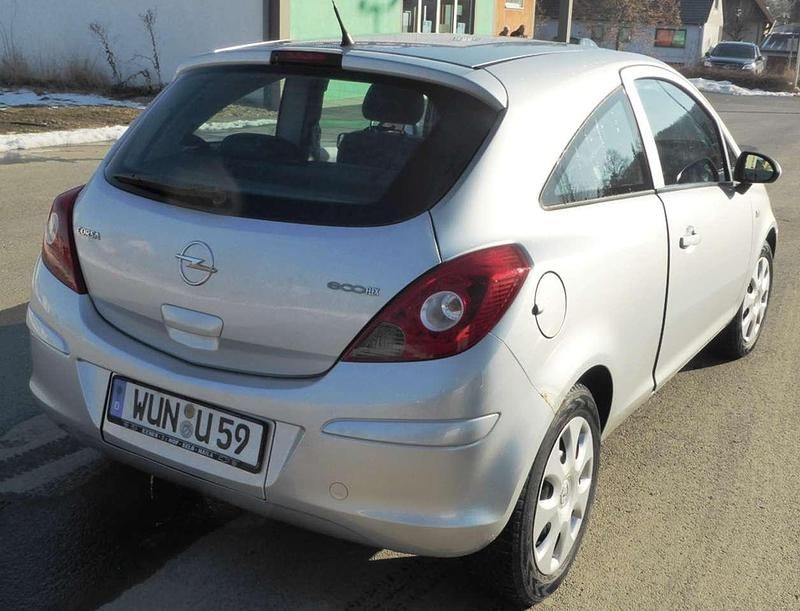 Usado Opel Corsa Edition 60 CV (44 kW) 2009 Berlina