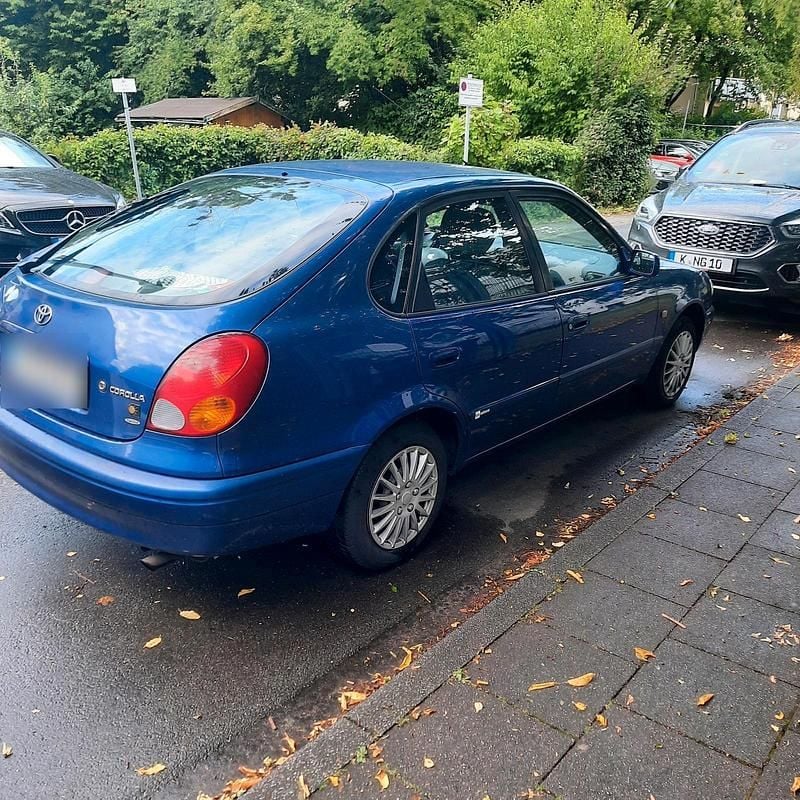 Blau Gebraucht 2001 Toyota Corolla Limousine | 2.999 € (Fairer Preis) - Bild 1/4
