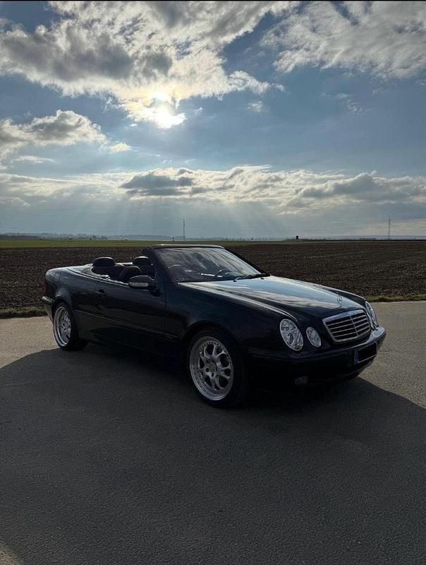 Schwarz Gebraucht 2000 Mercedes CLK320 Cabrio | 6.999 € (Fairer Preis) - Bild 1/4