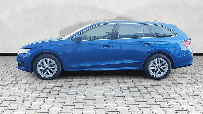 Neu Skoda Octavia Selection 150 PS (110 kW) 2025 Raceblau metallic Kombi