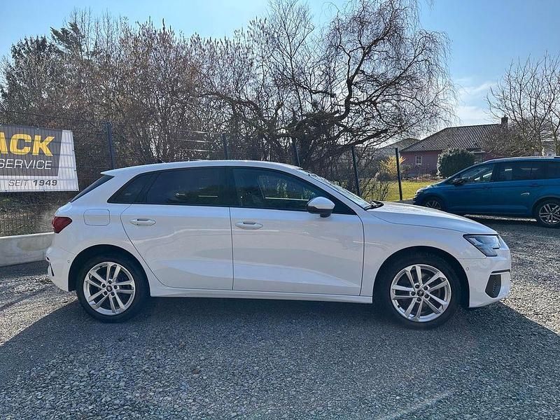 Second-hand Audi A3 Basis 150 CP (110 kW) 2022 Alb Berlinǎ