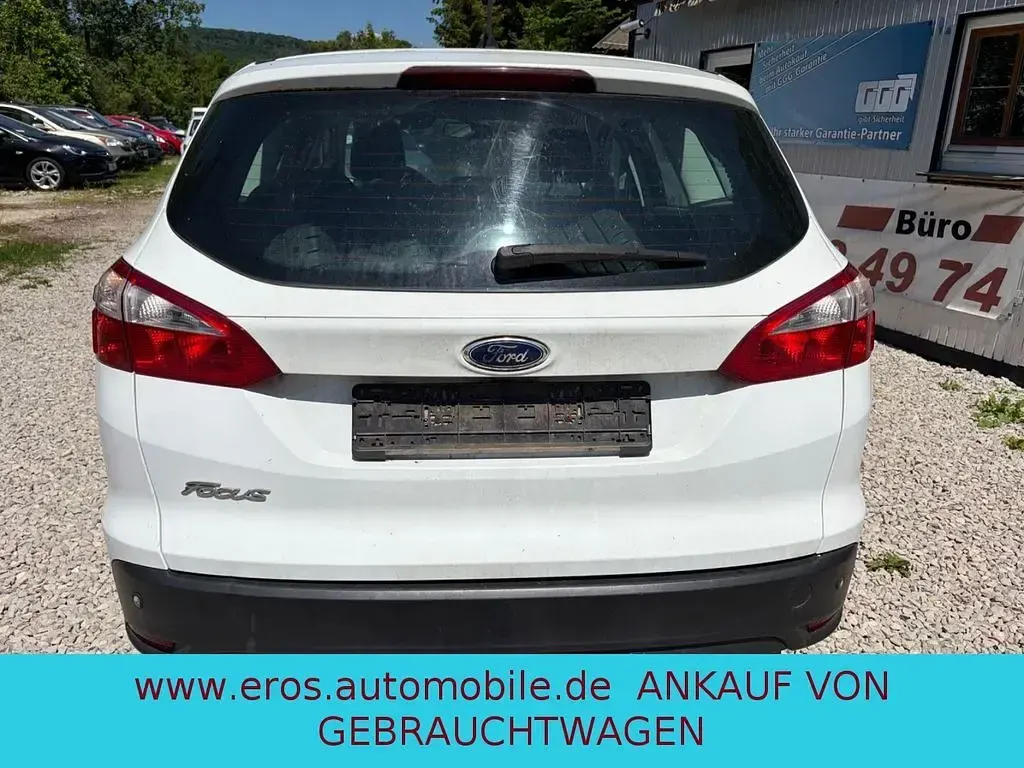 Gebraucht Ford Focus Trend 95 PS (69 kW) 2014 Frostweiß Kombi