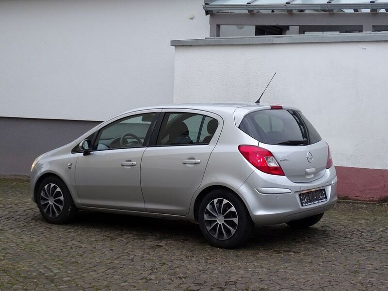 Gebraucht Opel Corsa 87 PS (63 kW) 2010 Silber Limousine