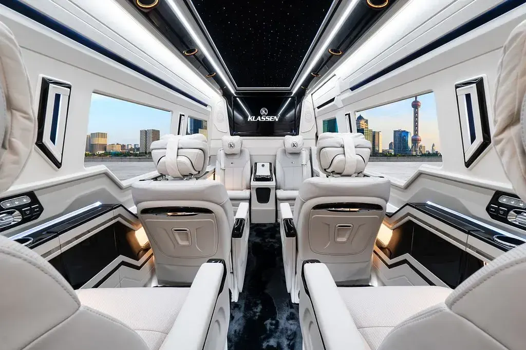 Neu Mercedes Sprinter Luxury 190 PS (139 kW) 2025 Schwarz Van