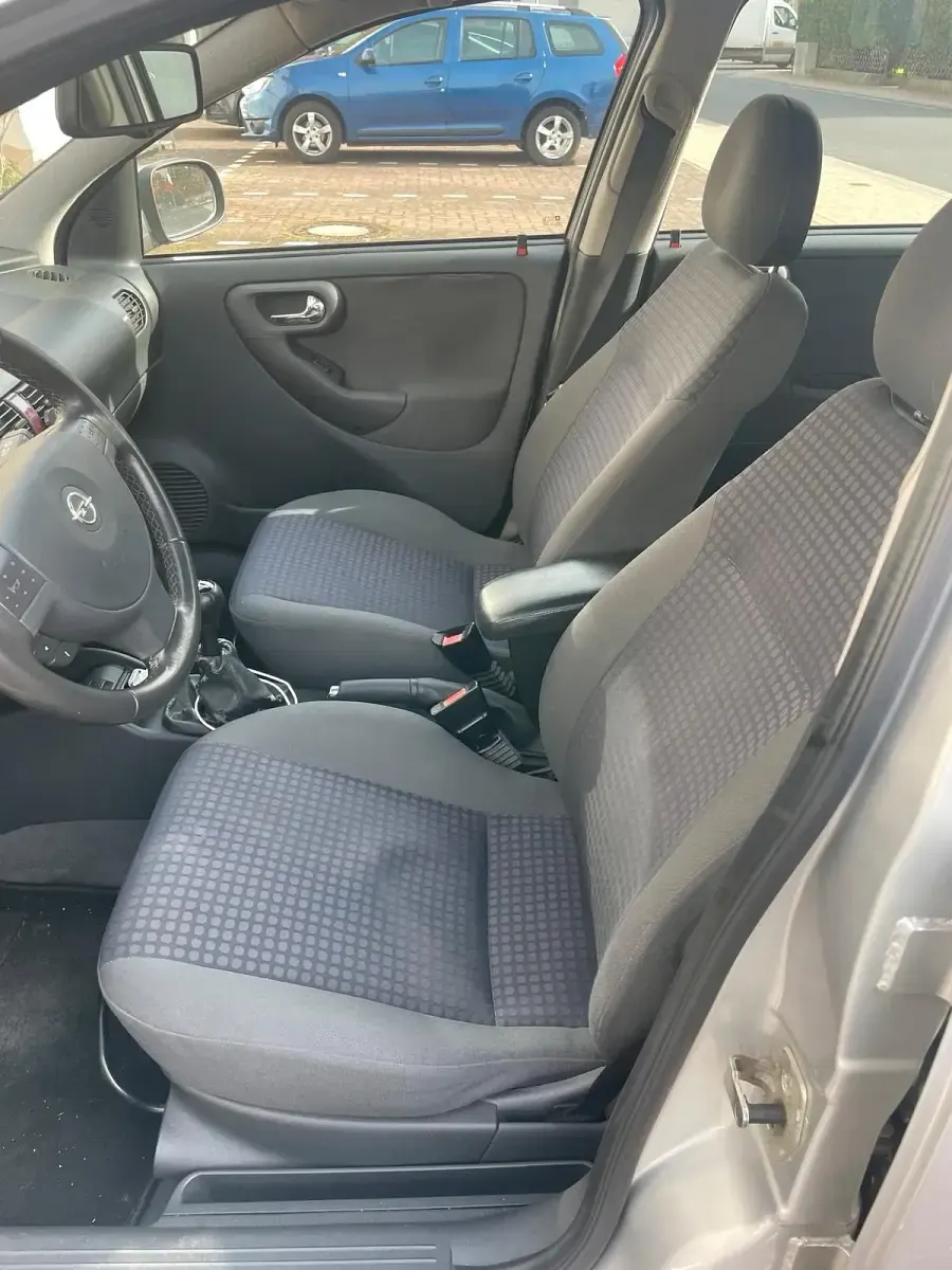 Gebraucht Opel Corsa 75 PS (55 kW) 2002 Silber Kleinwagen