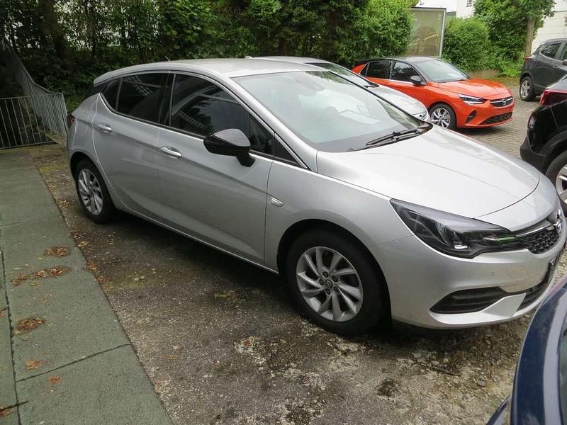Gebraucht Opel Astra Elegance 145 PS (106 kW) 2021 Argon silber/ice silver (m2) Limousine