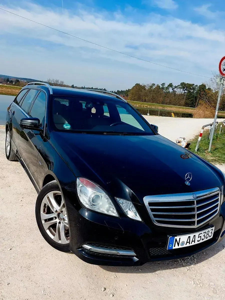 Gebraucht Mercedes E250 Avantgarde 204 PS (150 kW) 2011 Schwarz Limousine